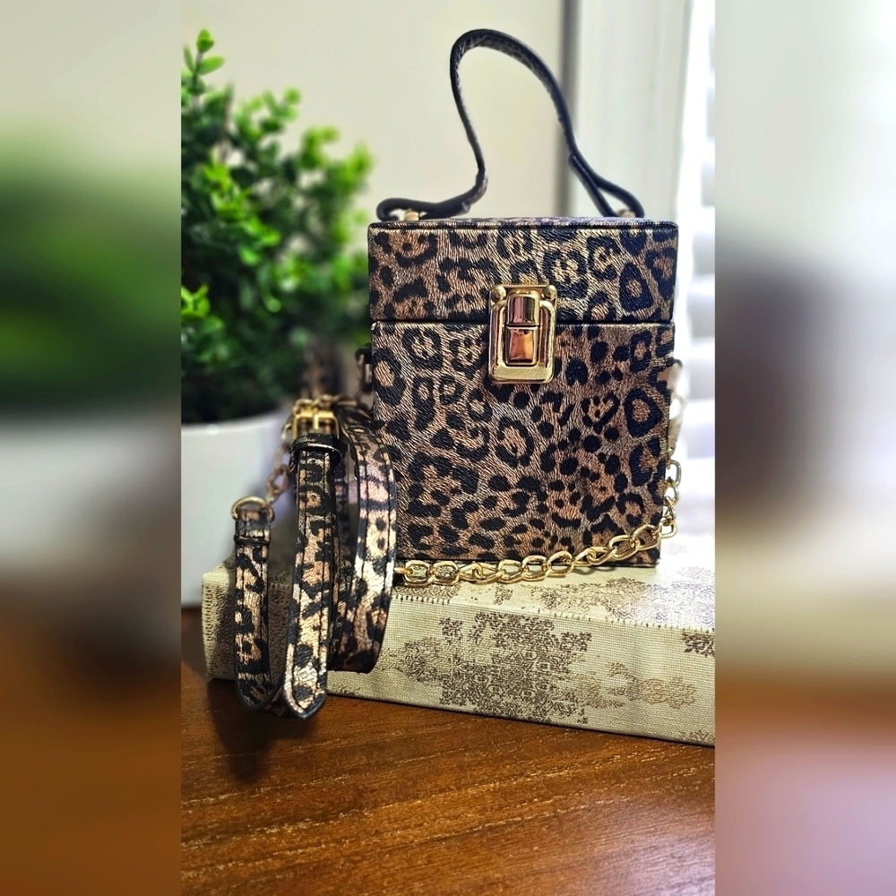 Leopard Print Chain Crossbody Bag